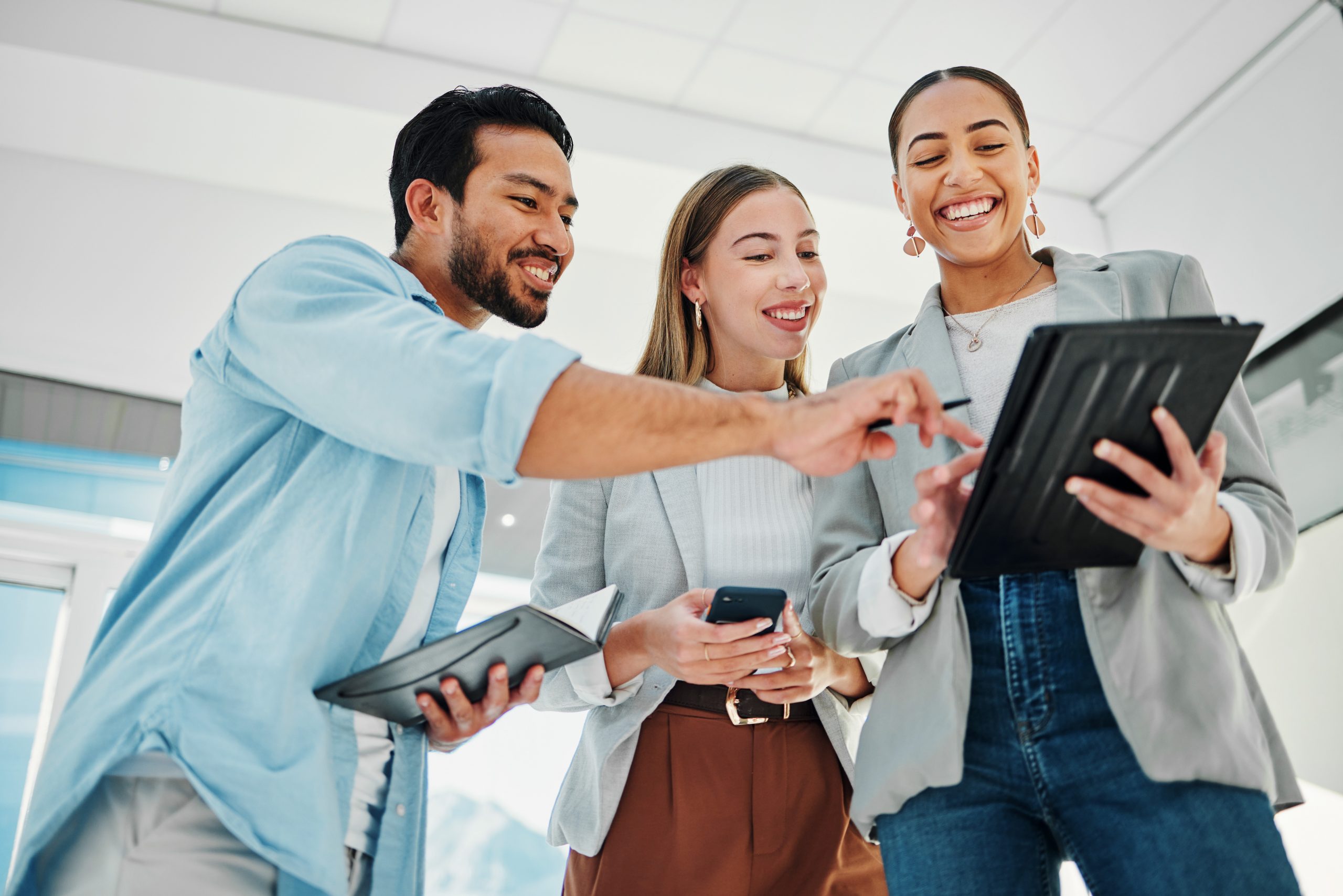 business-people-teamwork-plataformas-emergentes
